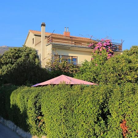 Apartments With A Parking Space Kastel Luksic, Kastela - 13734 外观 照片