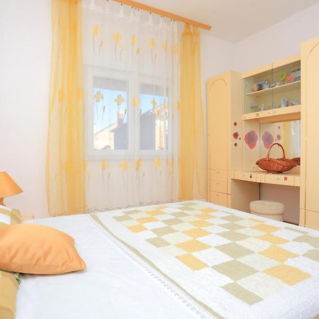 Apartments With A Parking Space Kastel Luksic, Kastela - 13734 客房 照片