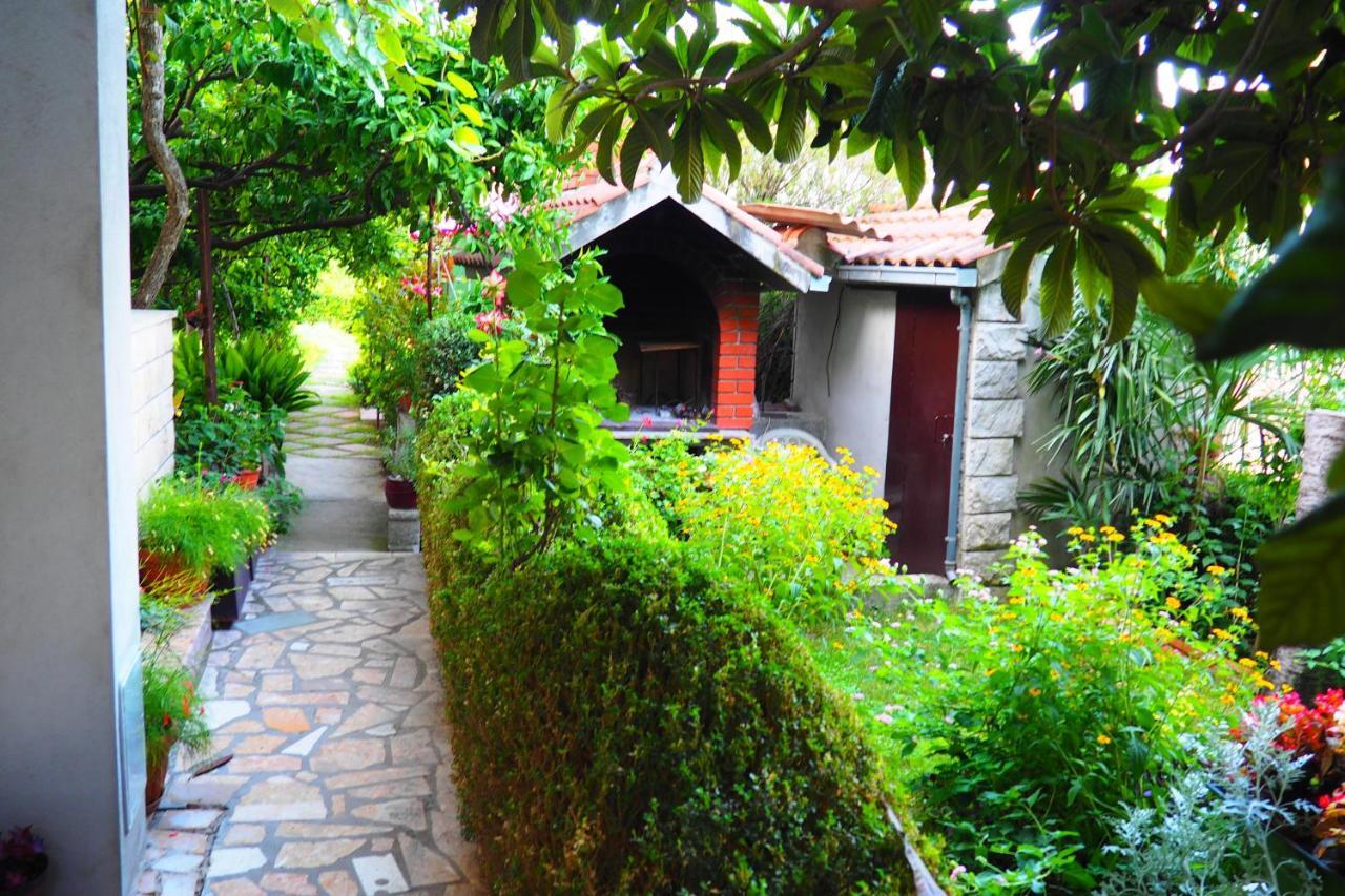 Apartments With A Parking Space Kastel Luksic, Kastela - 13734 外观 照片